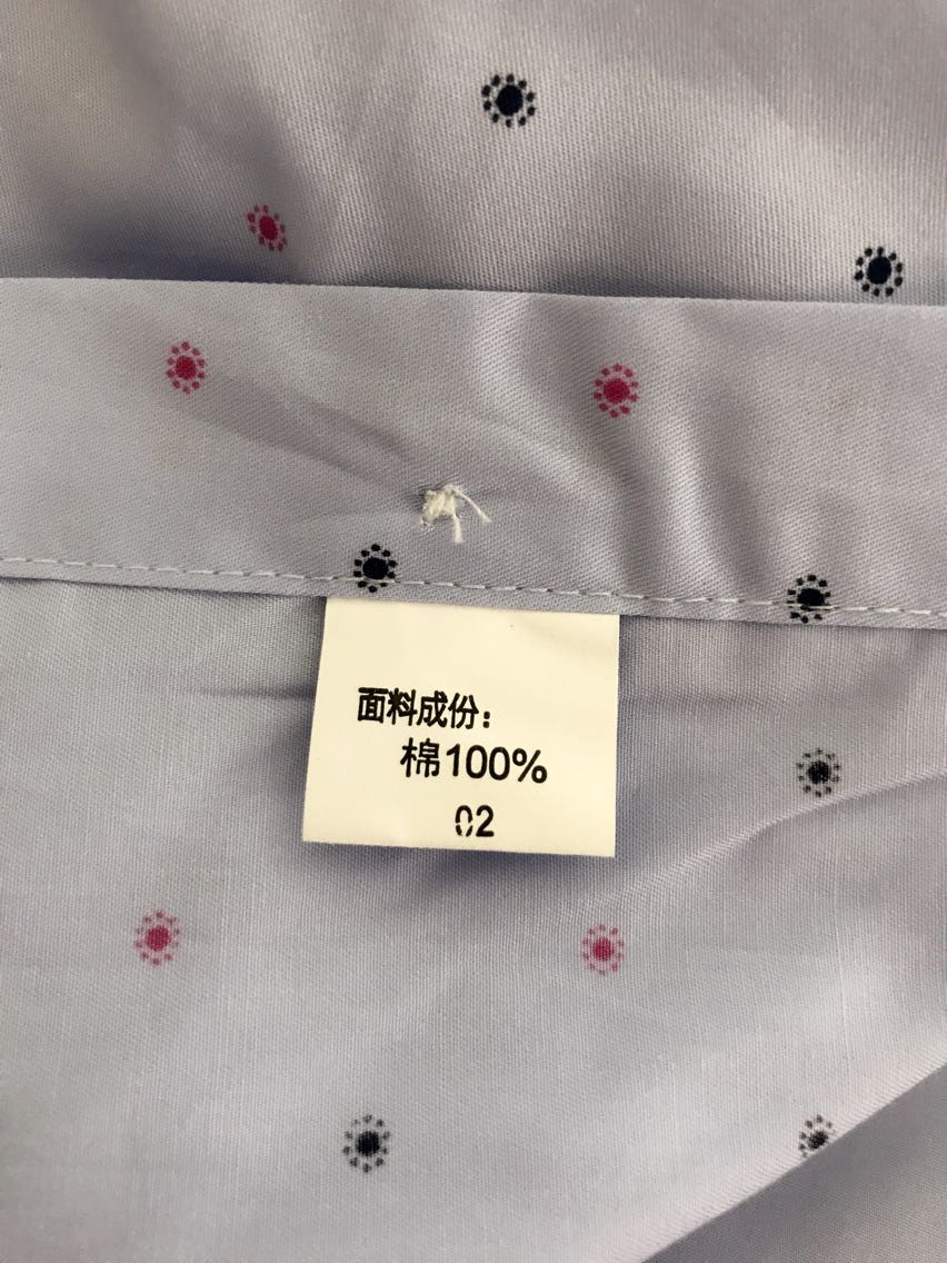 衣服是纯棉的,料子手感摸起来很舒服,还特意去查了一下确实是正品,穿上很man,对于这个价格真的觉得物超所值,比店里便宜很多,,而且吸汗透气效果很好,快递也超给力,第二天就到了,nice啊!!!
