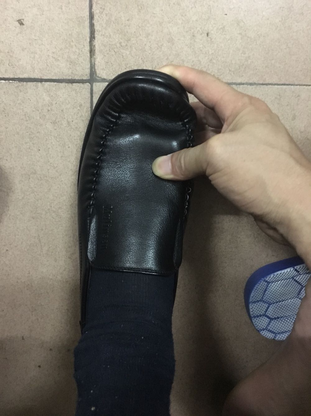 质量是好的,皮够柔软,但偏大码了,整体感觉还是比较满意