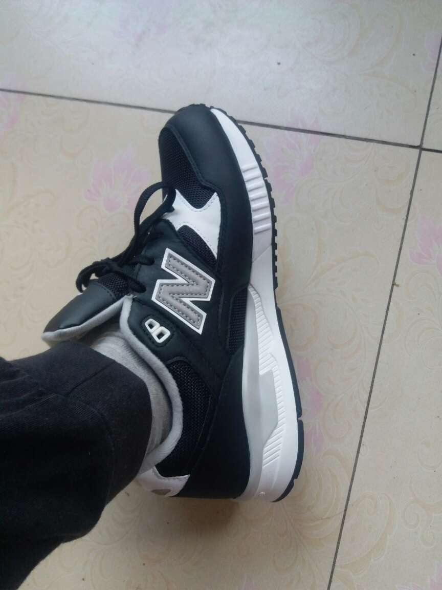 穿着还可以挺舒服的就是这个季节有点热
