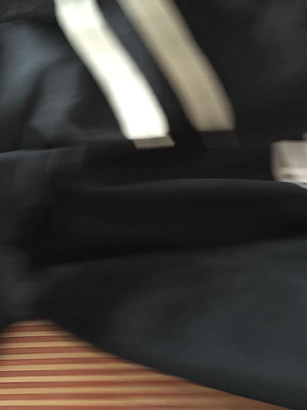 东西也就值个几十块钱。不打折也只值几十块钱