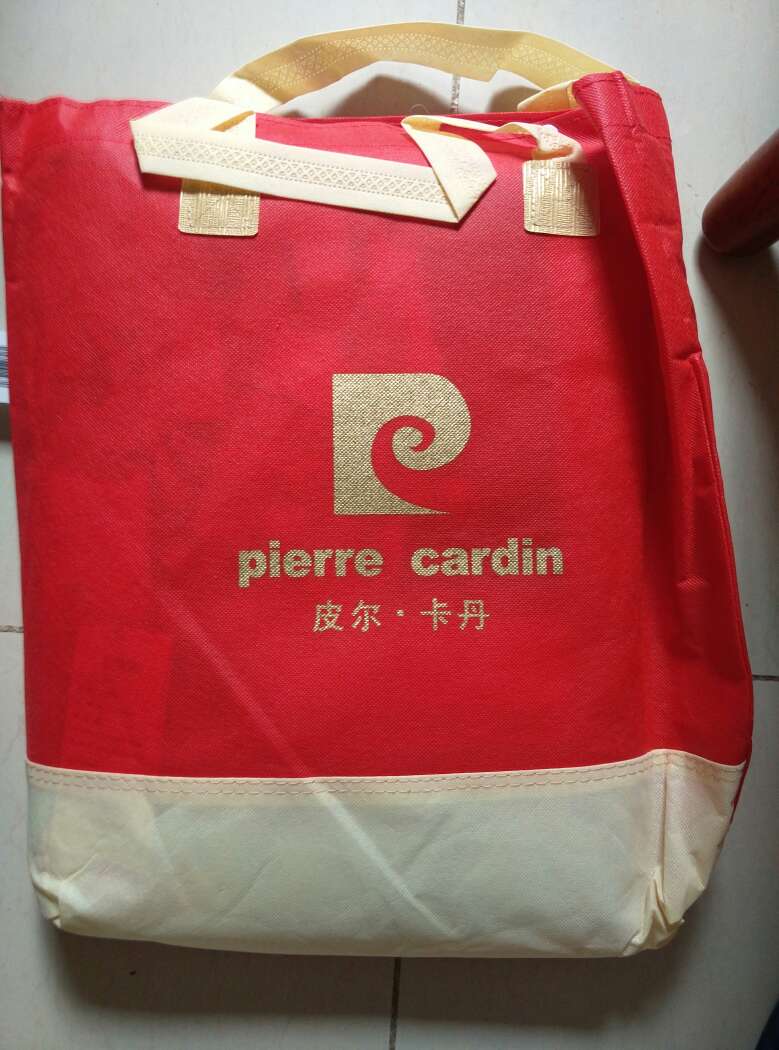 怎么说呢,总体上还是不错的,但是有一点就是偏硬,不是很柔软。