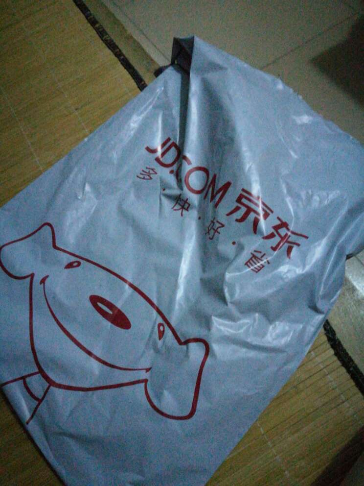 很好!很好!昨晚下的单,今天就到了!衣服跟图片一样,很满意的一次购物。给你们五星!本来我还在犹豫是不是要买的!因为大家都知道网购衣服买的时候一般看图都感觉这就是我想要的,但是买来之后又发现这是我之前想买的那个吗?不是在蒙我吧!