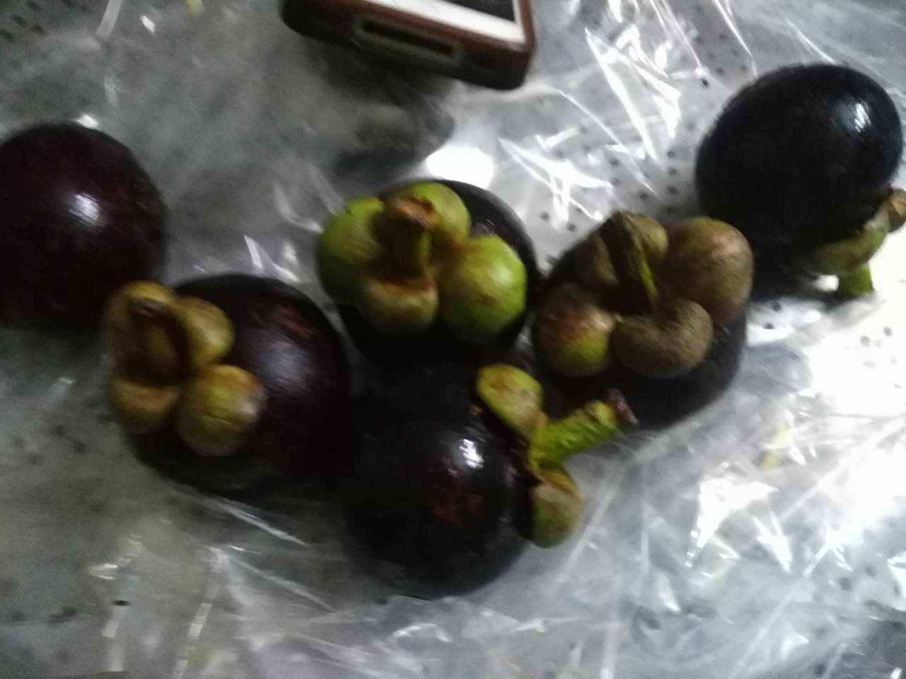 有20个,还有6个没吃放冰箱了。目前有2个坏的。水果是不好保存的。超市买的也会碰到有坏的