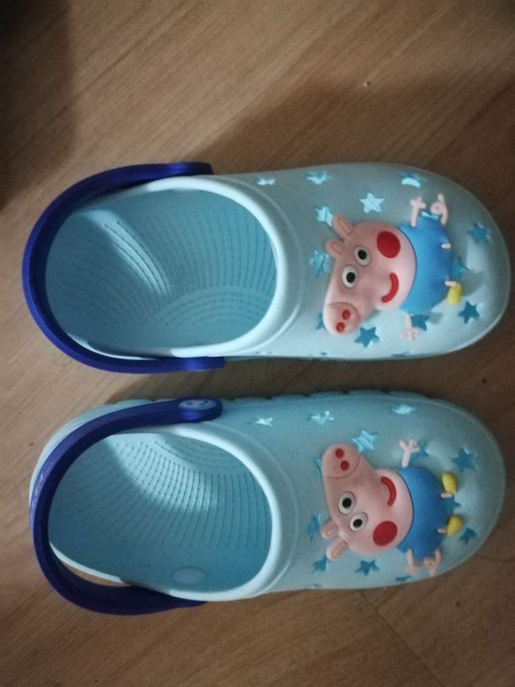 鞋子很软,质量不错,没什么味道