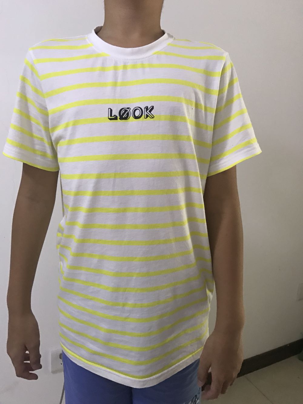 这件T恤手感超柔软,穿起来非常舒服。