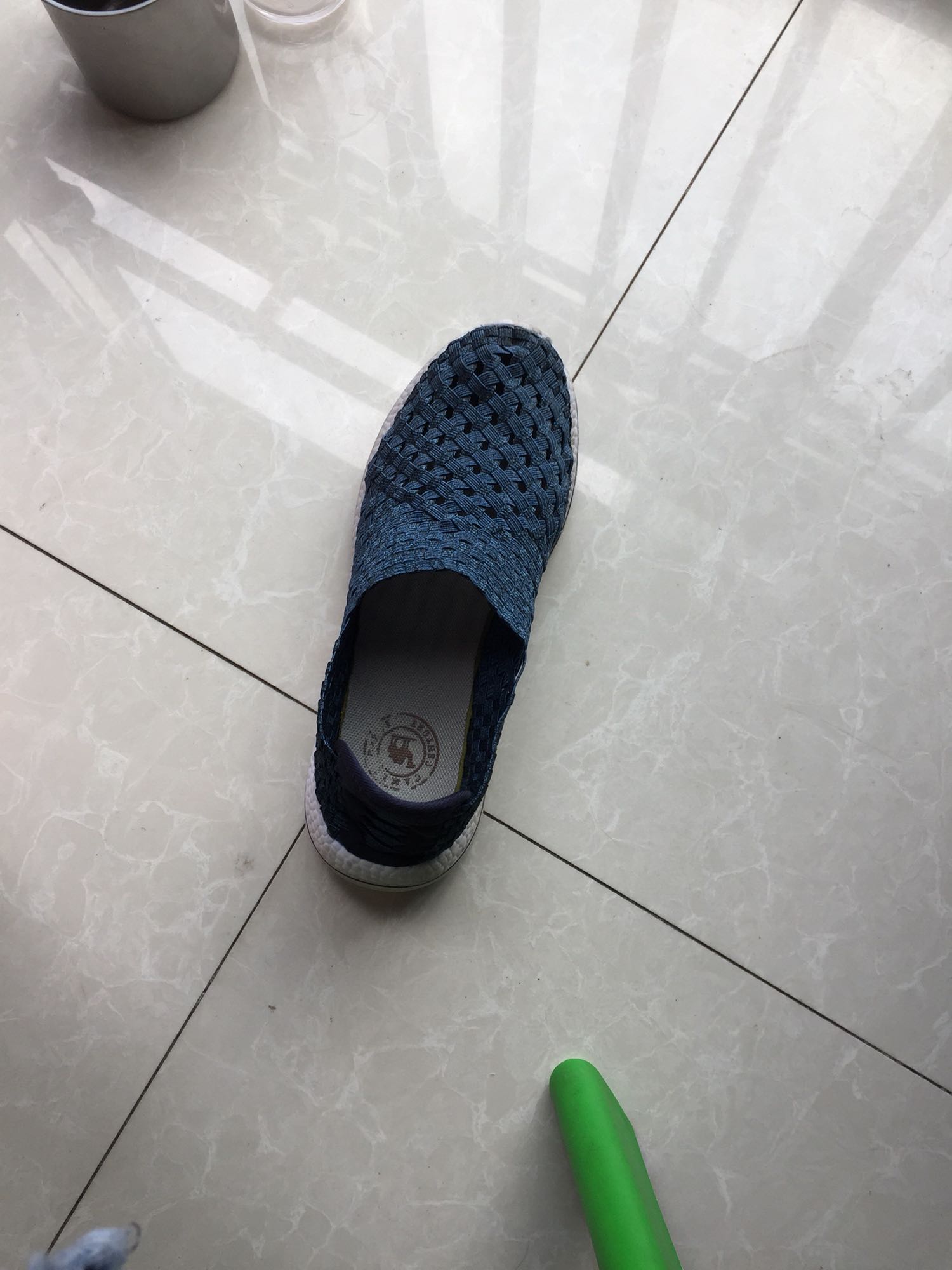 鞋子穿着很透气,走路很舒服