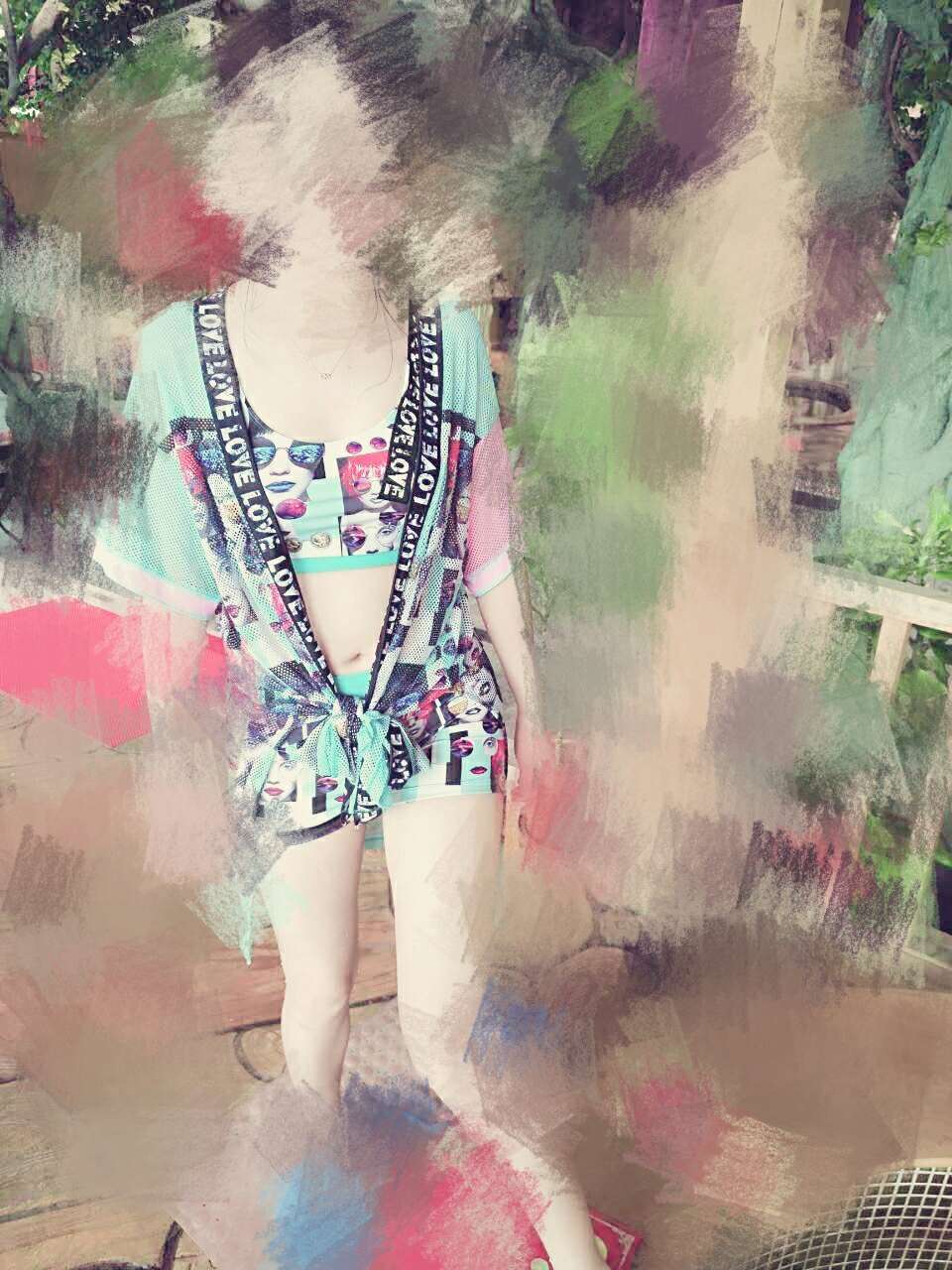 衣服穿上挺好看的,没有胸没法验证聚不聚拢?