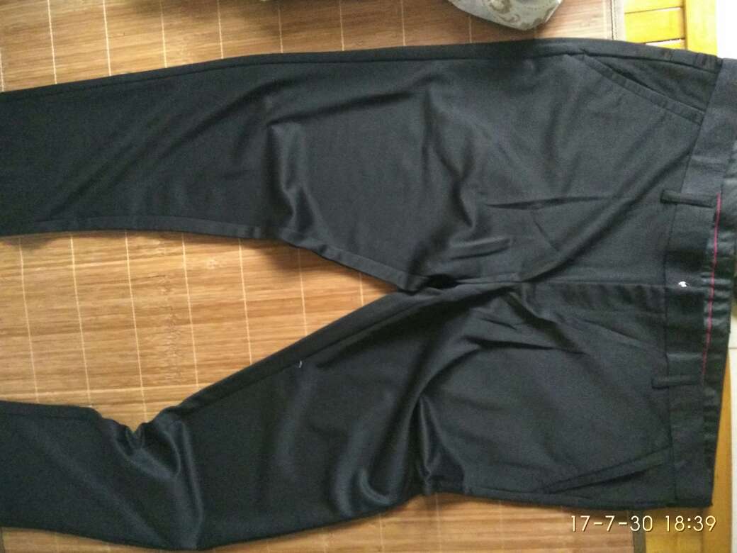 穿着还行,就是买大了