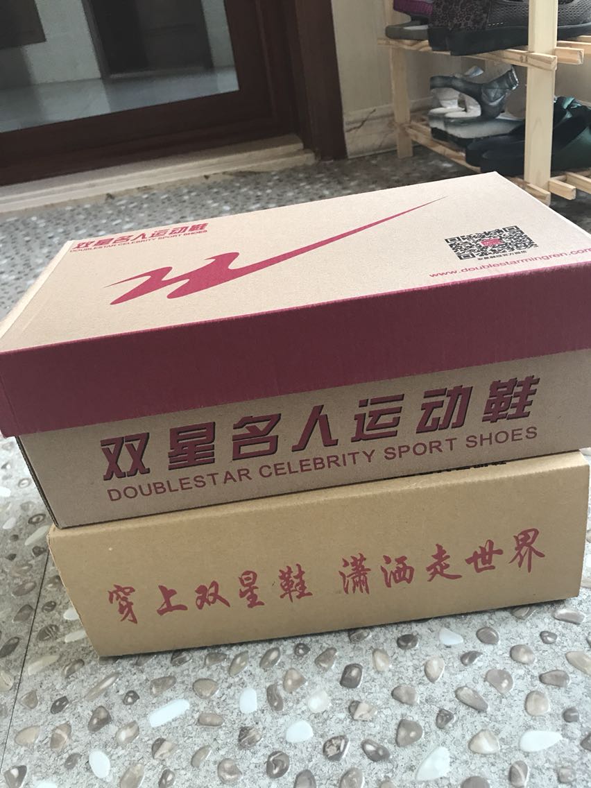 给老妈买的,样式好穿着舒服,老妈很喜欢!快递员服务又好!