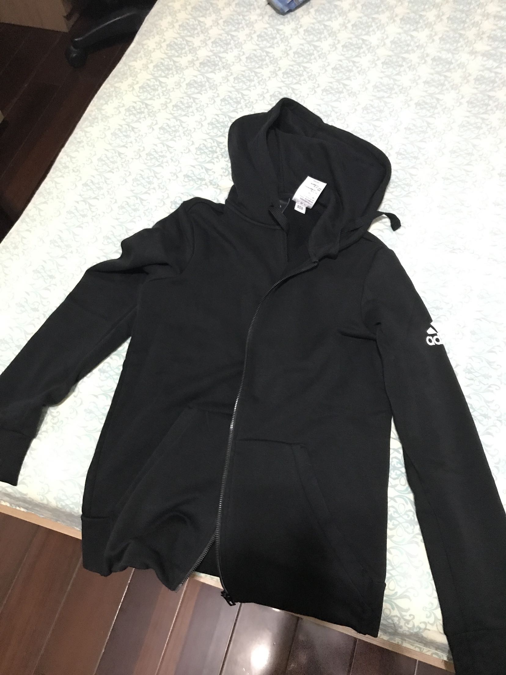 衣服不错,有点紧身,老婆蛮喜欢的。