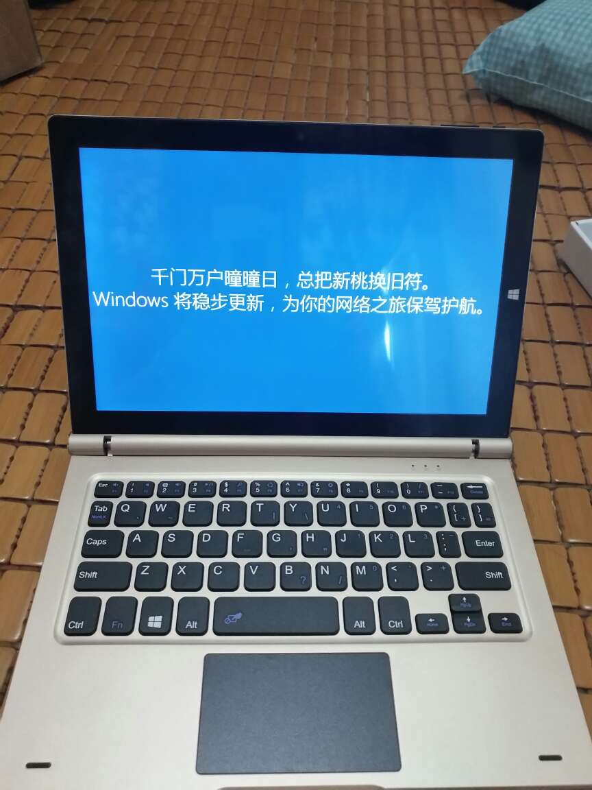 特意用了几天再来评价,总体来说还是非常满意的,只是偶尔打开软件的时候有点卡,开机比较慢,最大的缺点应该是太耗电了,电量一会儿就没了,要不停的充电才行。不过其他功能都还挺不错,用来看电视,玩小游戏,日常办公还是不错的。