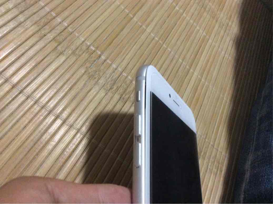 刚用了一个月掉地上就成着!iPhone有这么脆弱?差评
