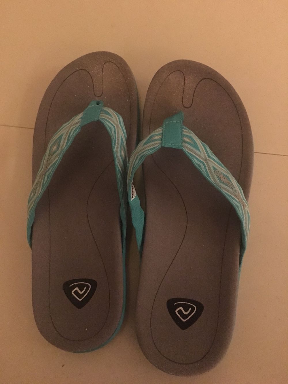 穿去马尔代夫的,特意买的自营,一点都没耽误我的行程第二天就到了给力