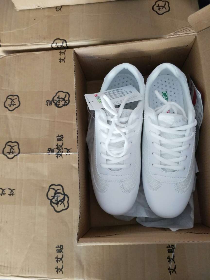 有点小瑕疵,倒不影响穿,其它还好,挺柔软的。