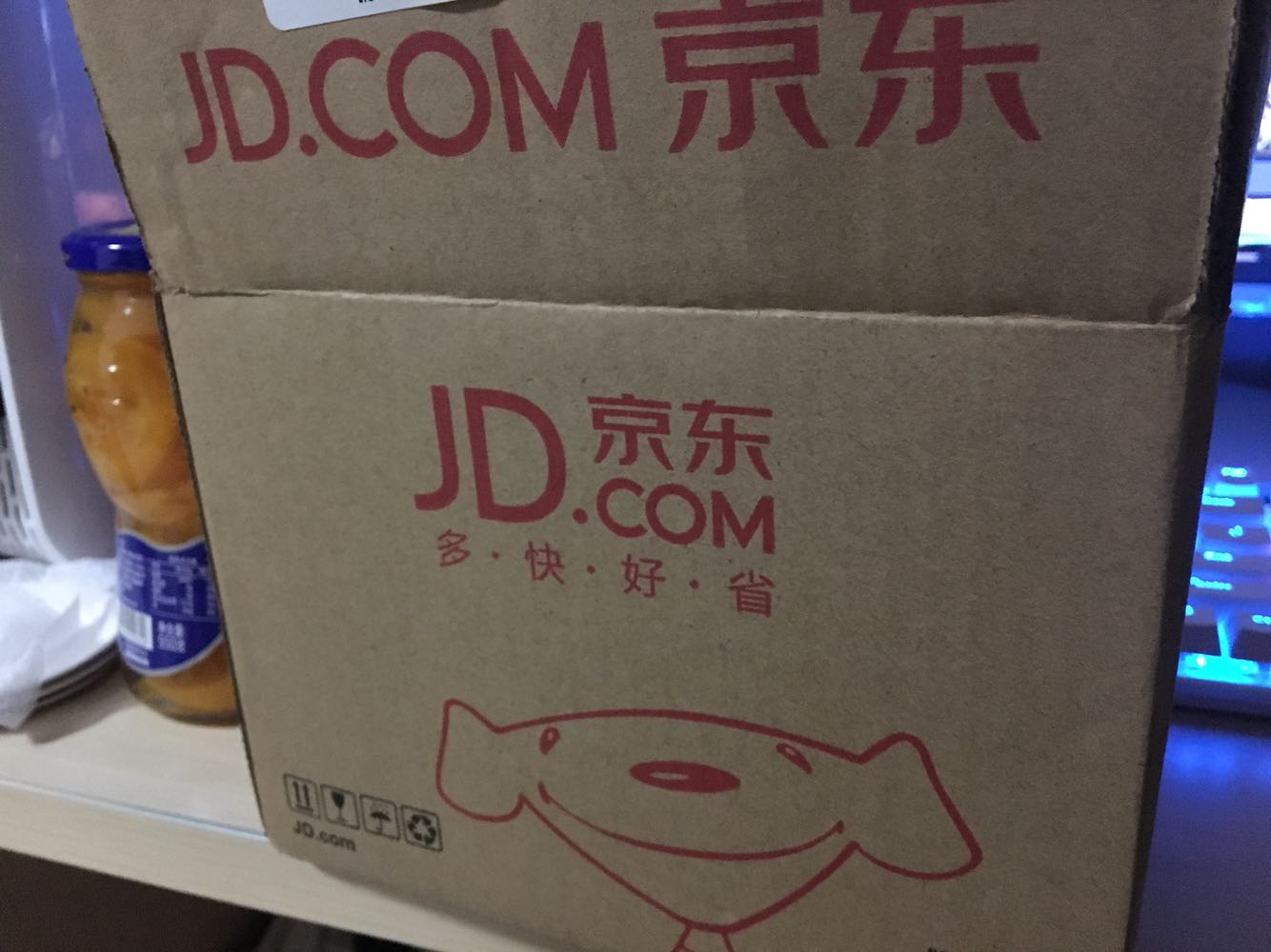 今天上午下单的,下午就到了,果然很给力,东西没有坏
