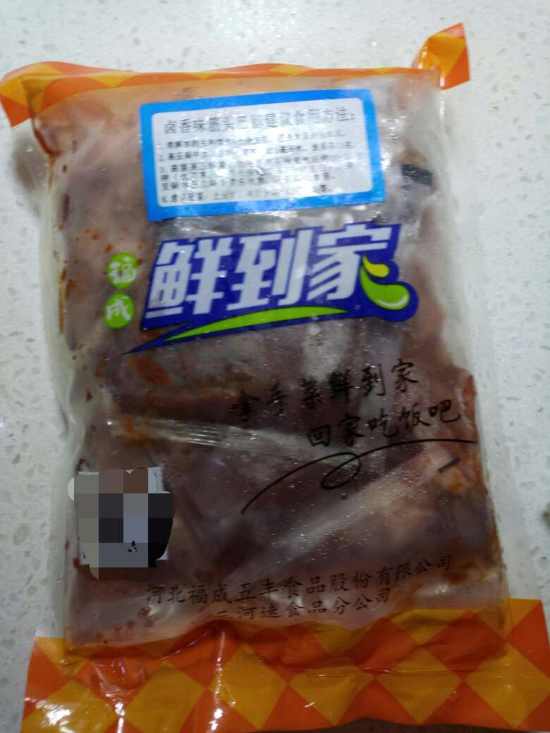 每年一到这个季节就会经常熬骨头汤,还没有供暖,天干物燥的 正是喝汤的时候,以前都是买猪骨 鸡熬汤,自从无意间在上买过一次牛骨就爱上了牛骨汤,现在看到合适的就会买,这次还特意买了3款不同的牛骨,想比较下更喜欢哪种!!!这个也是凑单时买过,个人比较喜欢,有调料包,筋头巴脑的很好吃,牛肉味道浓郁,就是有1公斤装的就更好了,这个不怎么够吃,所以这次买了2份!!以前不怎么吃牛肉,在买过牛肉后就喜欢上了,现在冰箱里都是牛肉,都看不到猪肉的影子啦!