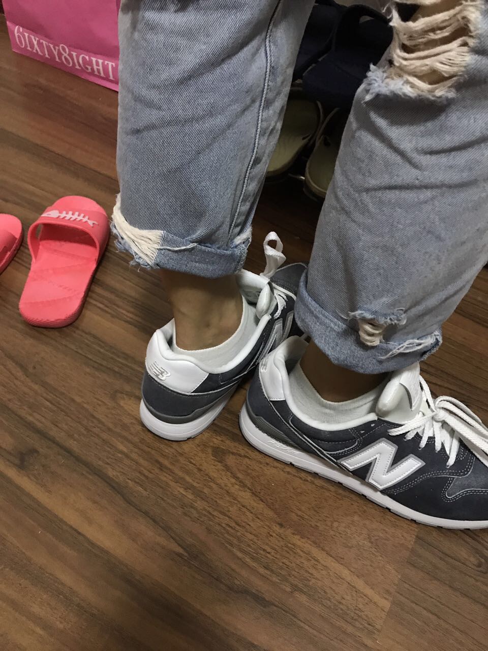 嗯 鞋子好好看 穿起来好凉快