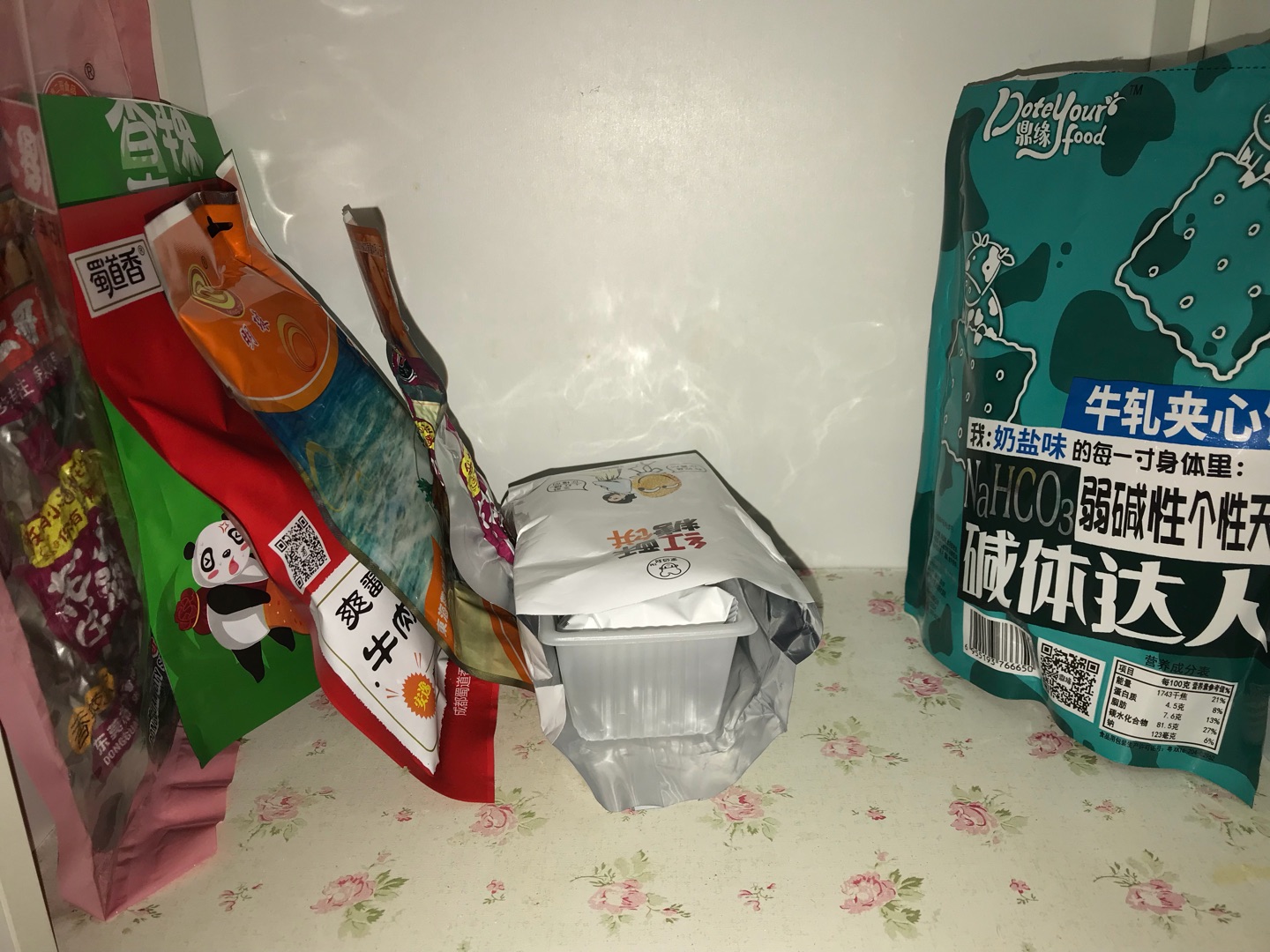 买了一大堆,还没来得及个个品尝,不过日期新鲜,价格实惠,分量也够足