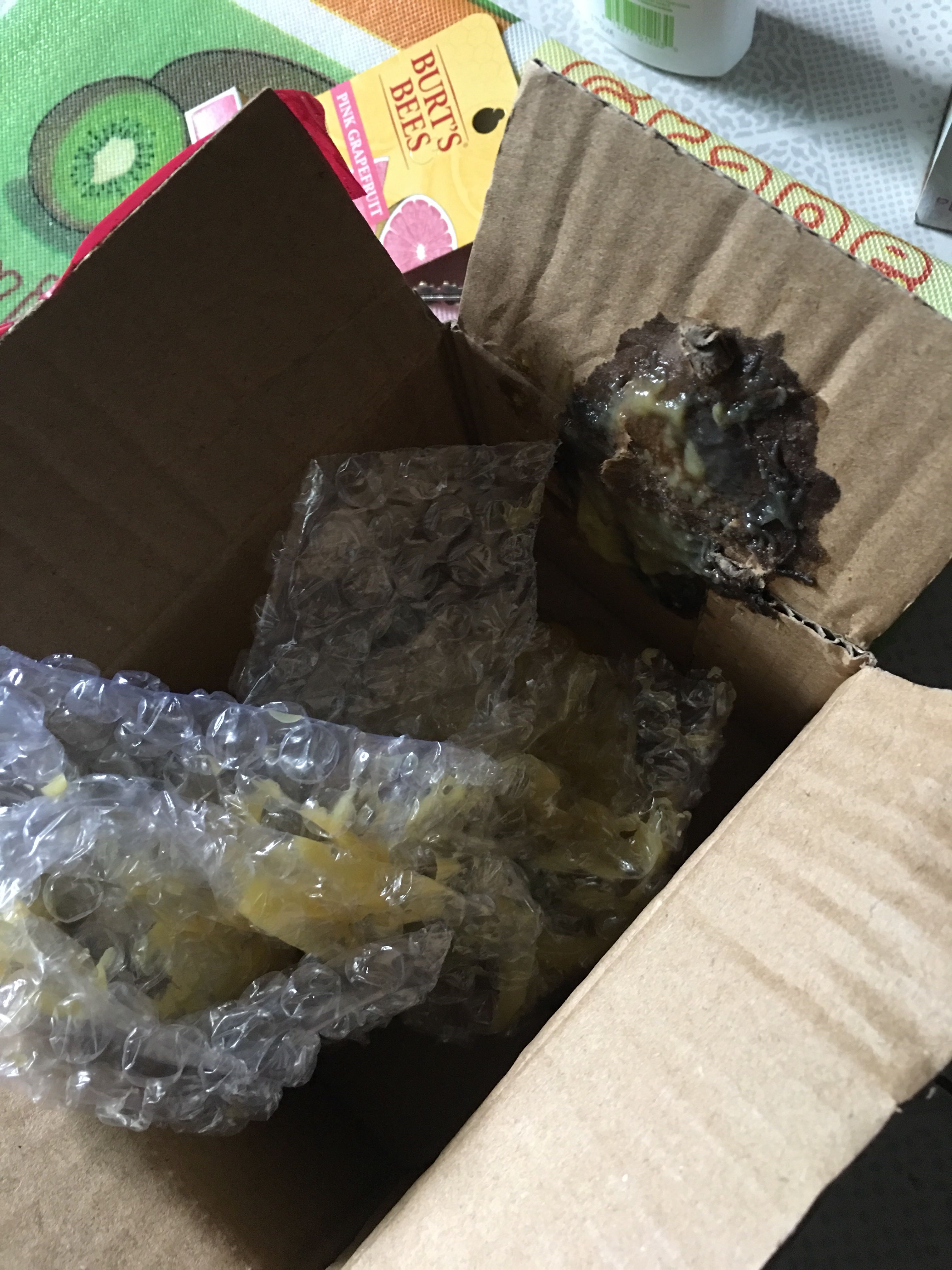 差评,回来一打开,里面全碎了,真恶心