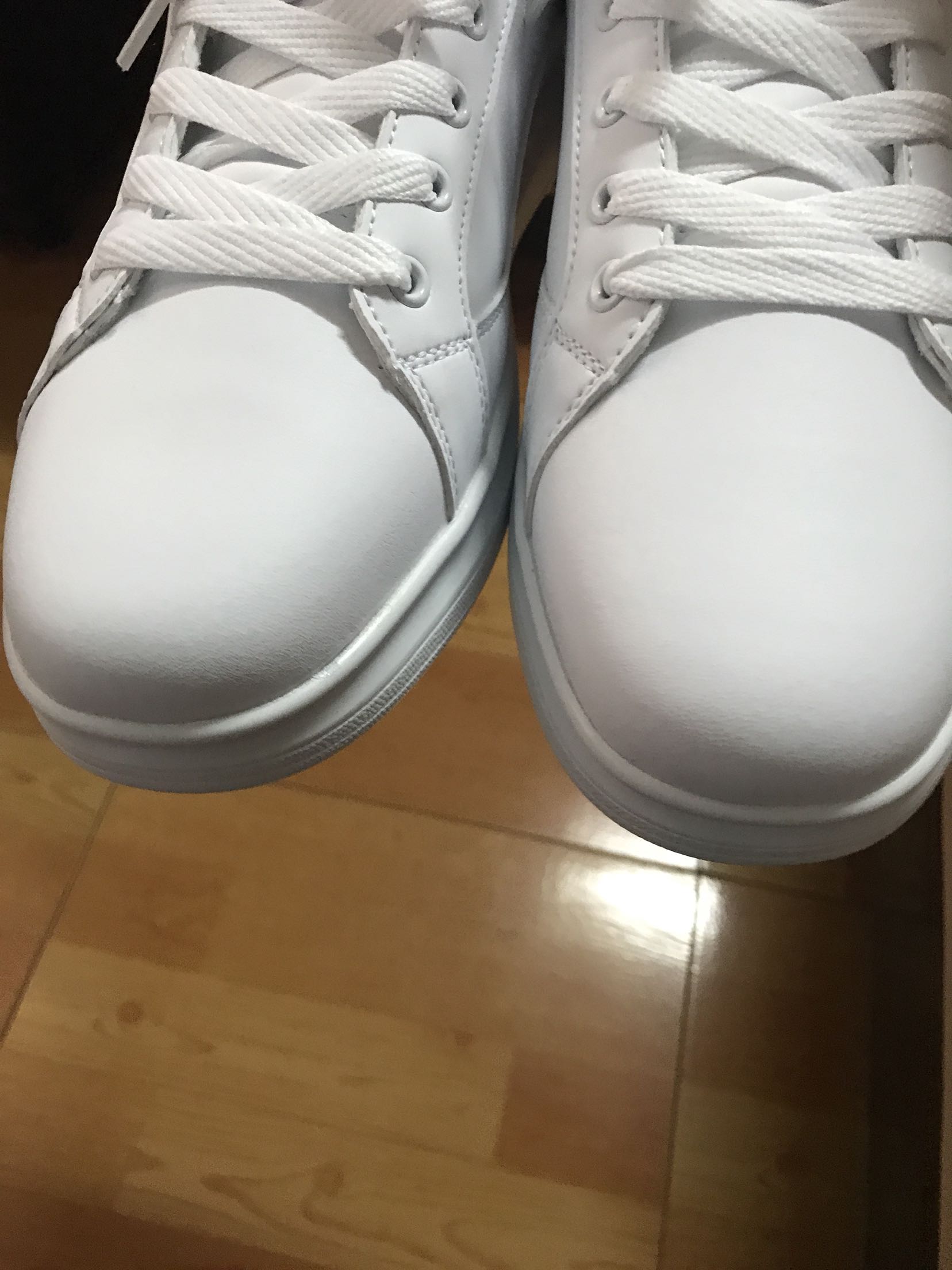 鞋子是挺喜欢的,后来发现了点瑕就有点不太舒服了