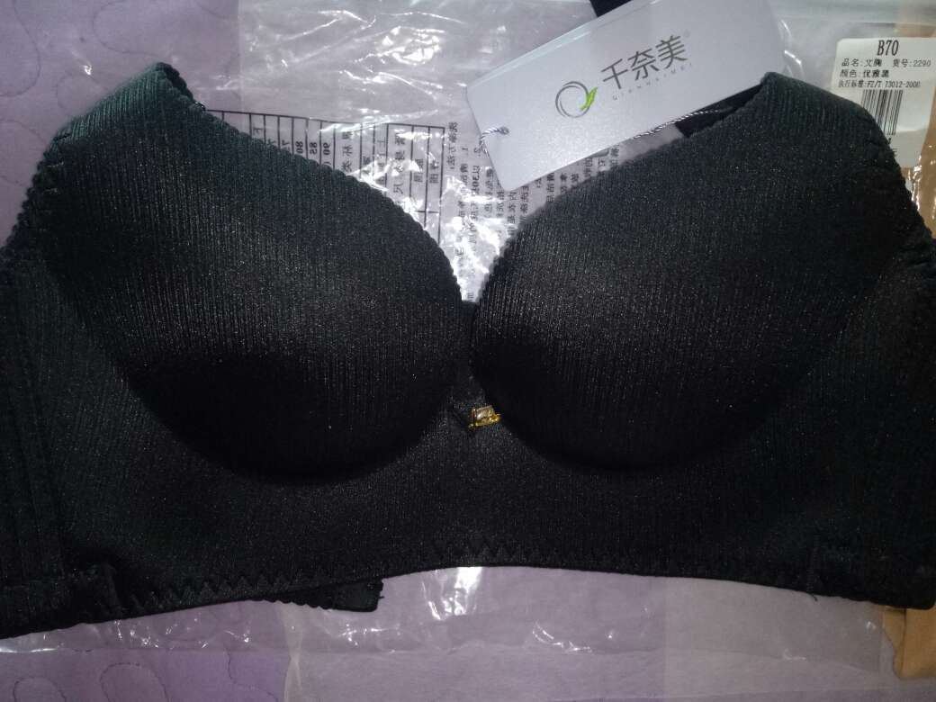 很不错,之前就穿过千奈美这个品牌的内衣,聚拢效果很不错,还不勒得难受,赞一个!