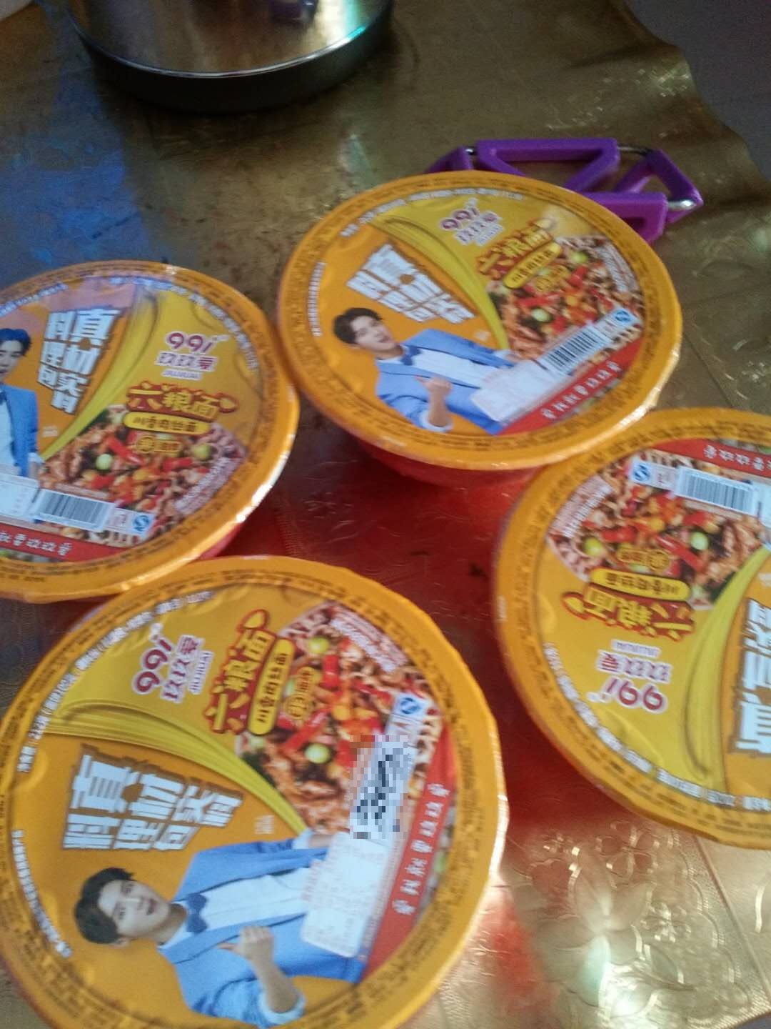 料方面不错,就是面团是黑色的,跟图片不符!