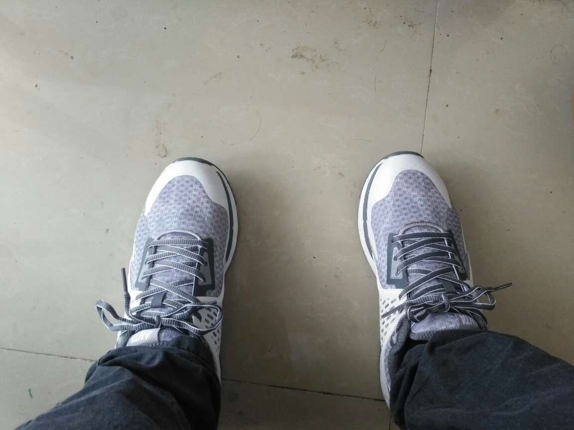不错这鞋穿着很舒服,穿上感觉都帅多了