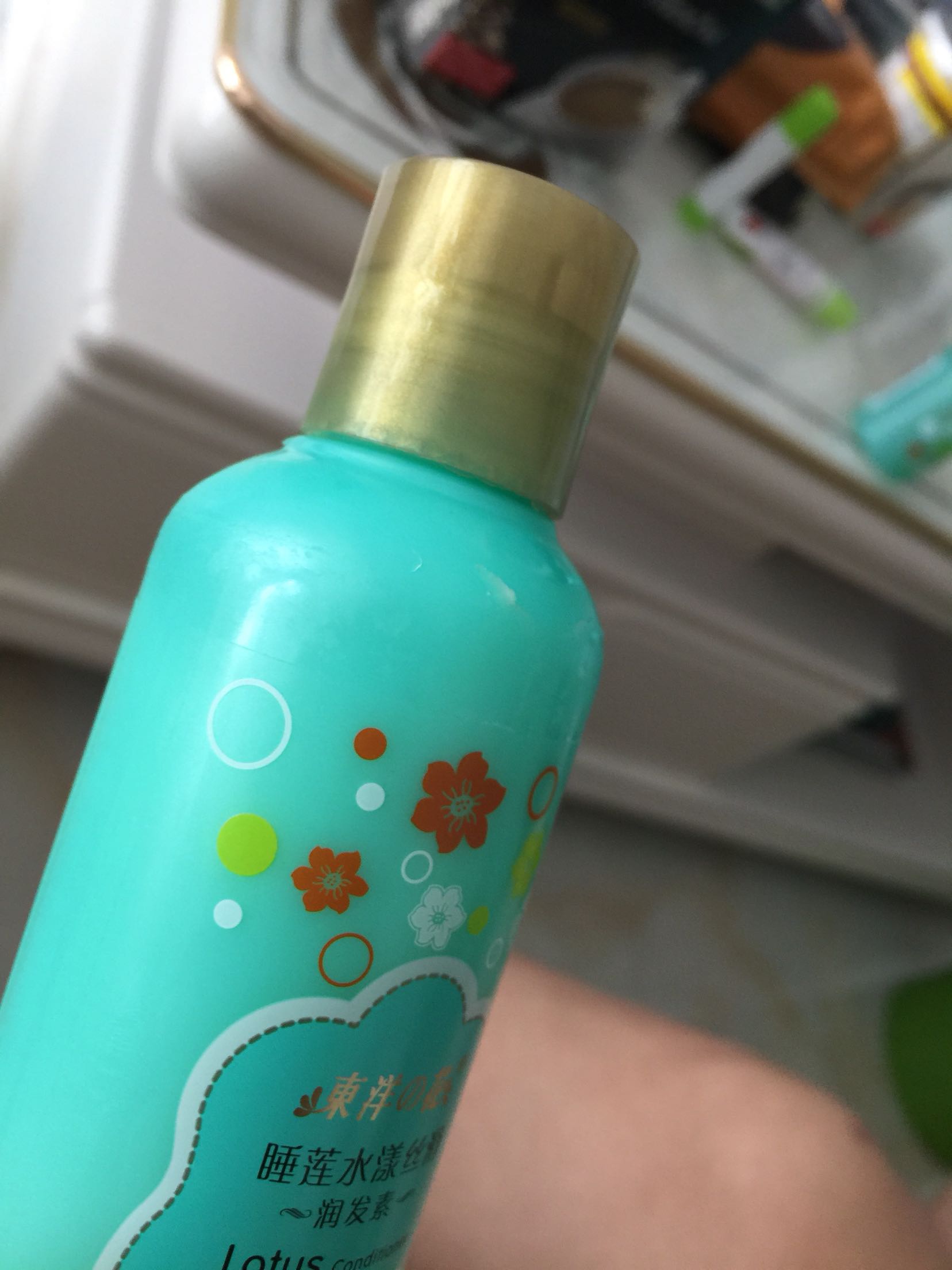 味道还蛮香的,就是好小一瓶哦~还没用,买来囤货的。瓶子不够紧,收到货以后有点漏了