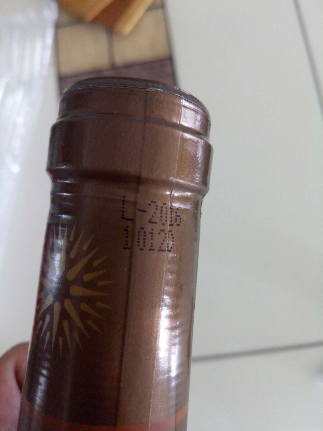 先来一瓶尝尝,刚开始接触,小聚的时候装装