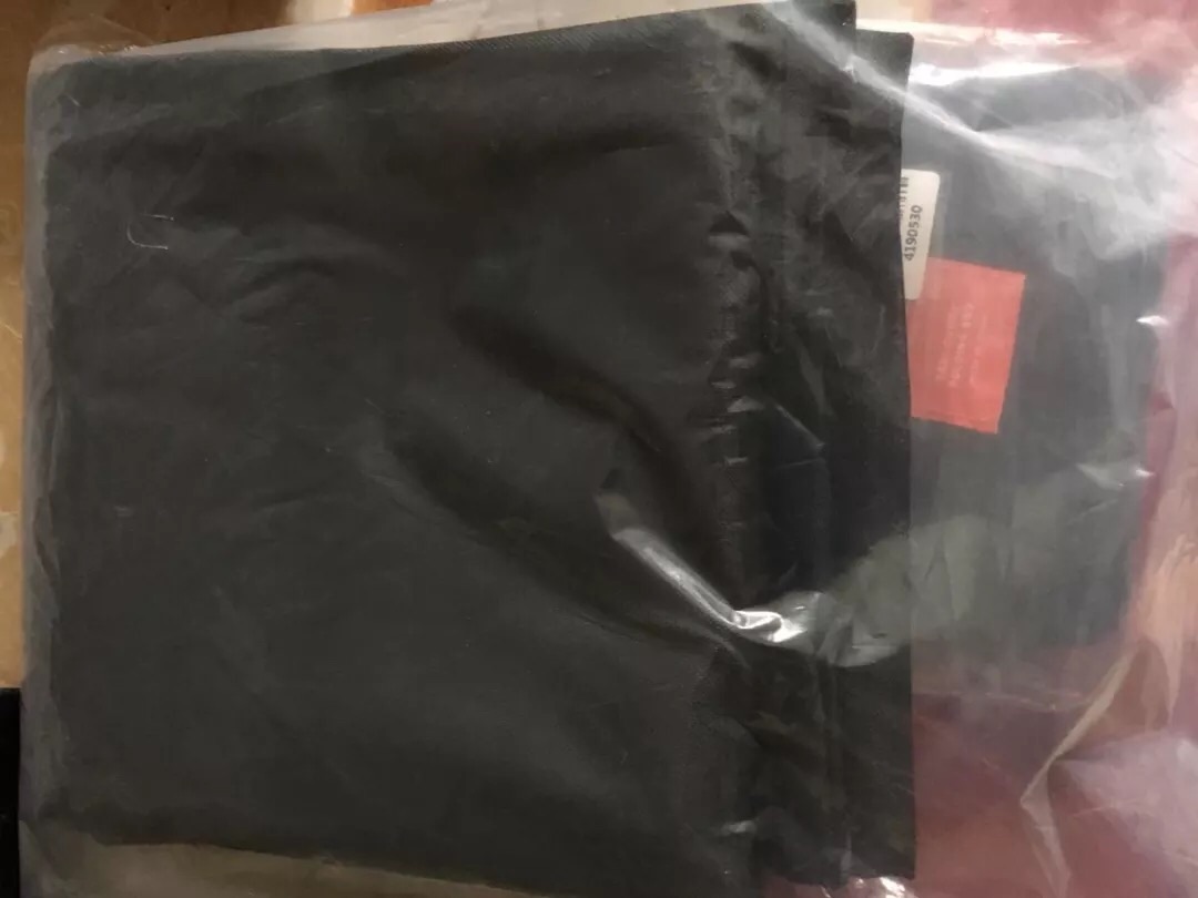 质量非常好,与卖家描述的完全一致,非常满意,真的很喜欢,完全超出期望值,发货速度非常快,包装非常仔细、严实,快递小哥服务态度很好,运送速度很快,很满意的一次购物。