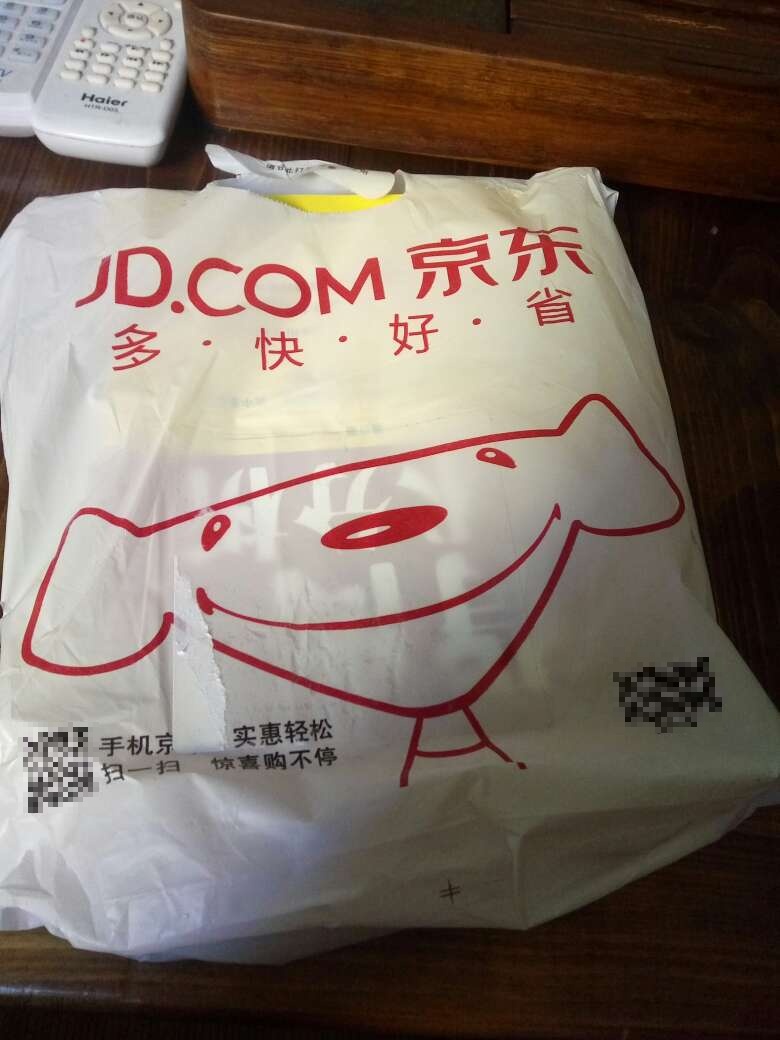 快递速度没得说!上午下单,下午到!很给力!是看了江南小隐写的“聚沙成塔T+0交易绝杀技”一书觉得不错才买了这本“背离技术分析”的,读后感觉让人抓狂!我不是“水客”,请容我说说个人读后感:一个字“烂”,两个字“很烂”三个字“真很烂”笔者自创多个新名词,令人费解!如第二章几何形态背离中的第一节“趋势k线背离”,实则就是“k线反转形态”之意,笔者巧立名目第三节“时间度背离”,不知所谓!这个可能是作者自创的分析术(有艾略特波浪的影子)。随便拿一个高位盘整创新高主力出货个股走势就可以让此言论不成立!第三章MACD技术指标背离第五节黄白线相交面积背离可能是作者独创,不知所谓!做短线用不上,做长线也不会它来作参考指导!第四章背离与背驰,作者解说完全是按照做“长线”来分析指导的,若据此做短线操作不成立!书中很多都是上涨一段就回调一下,做短线者可先卖出,等待回调再次上涨介入以实现利润最大化!可作者指导继续持有,郁闷之极!书中一个技术诸多图形解说,唠哩唠叨,没完没了,有拼凑页数之嫌!技术指标没有详细说在做短中长线或“T+0”上的应用哎,字幅有限还有很多话说不了了!