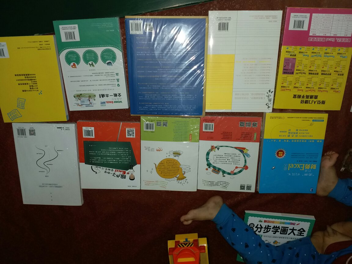 为了提高自己的计算机运用能力,这次活动特地买的很多相关书籍,还给儿子买了很多,商品优惠力度特别大,看着质量不错,很满意,自营商品特别满意,自营快递也是杠杠的!
