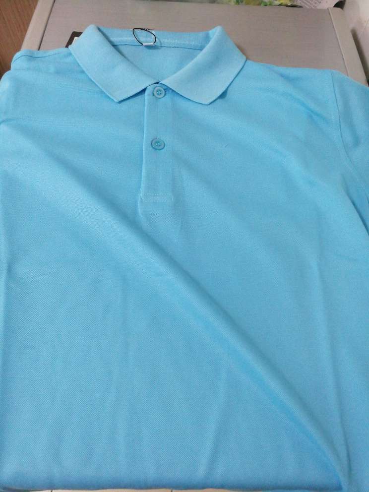 居然衣服本身任何商标没有!只有挂牌上有,不可思议!