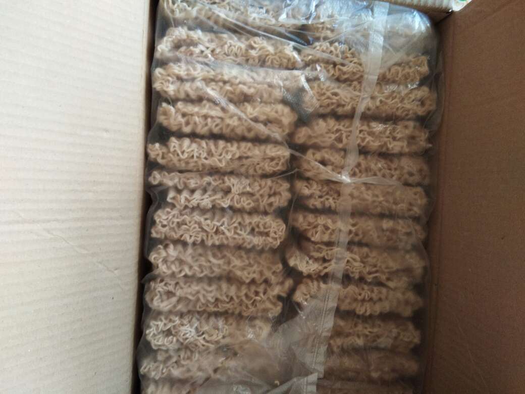 味道粮食味道,不是油炸食品,还可以,就是面条不是很劲道,其它都还好