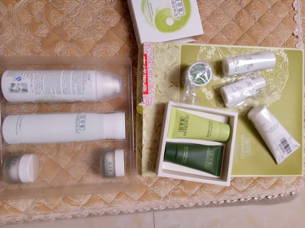 第一次买,还没有使用,小样出行带很方便。