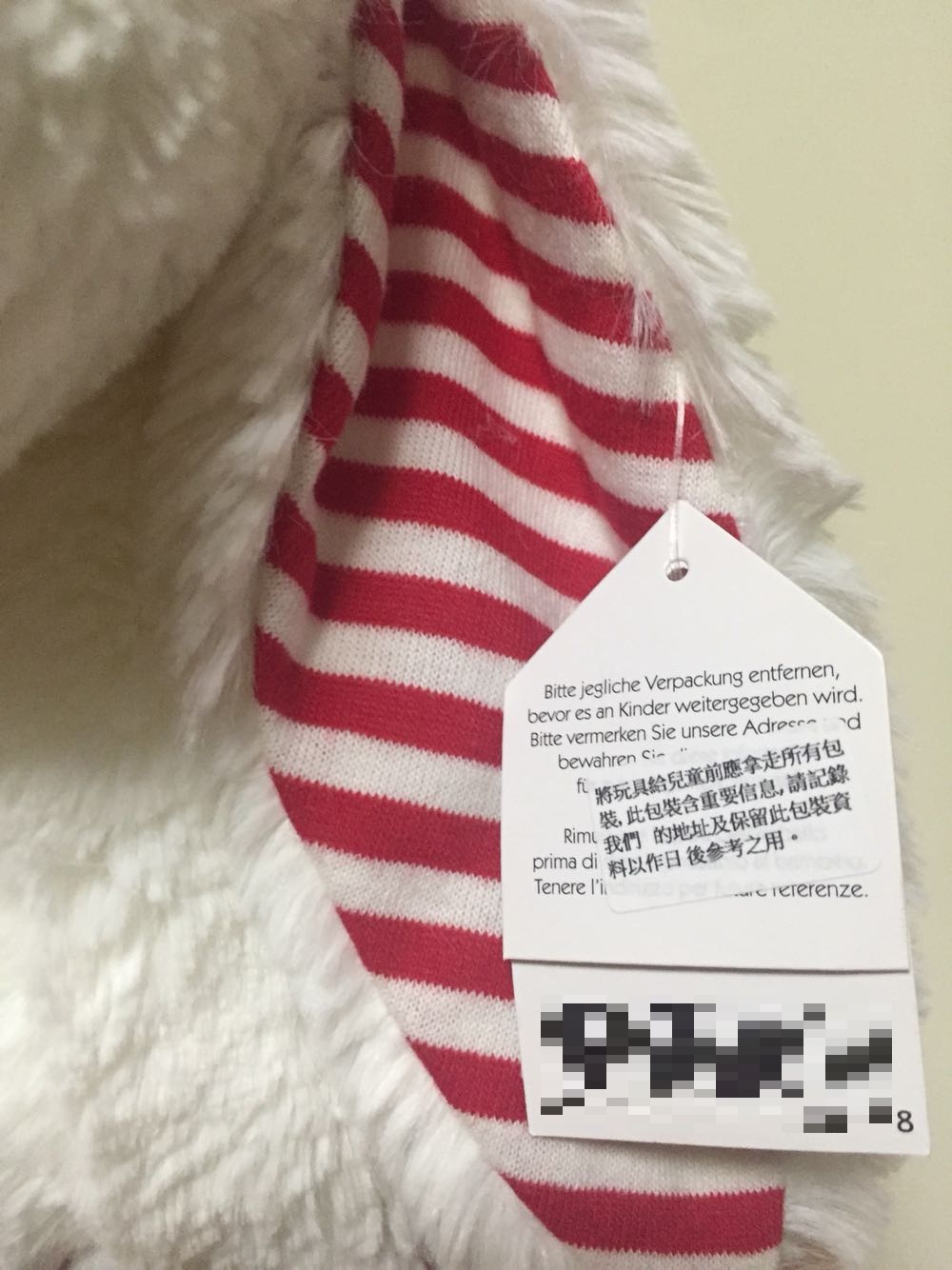 有点脏,多处有粘粘的东西,正常,估计出厂就这样,洗洗就好。长相一般,手工还可以,旧版批次手工不错。港版,看起来应该是店里卖的,正版。质量手感都不错。严禁盗图,盗图必究,要转载注明出处!