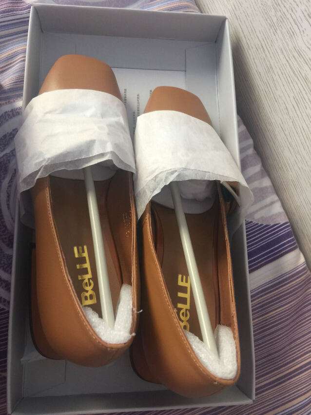 正品应该是正品,但是我觉得质量不如实体店的好,之前在店里买的,不会轻易就磕起皮,现在很容易