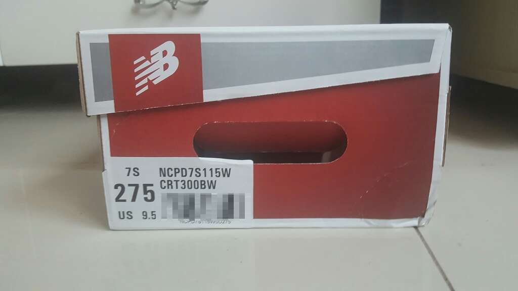 味道有点大,鞋子大小合适,鞋子还算可以。