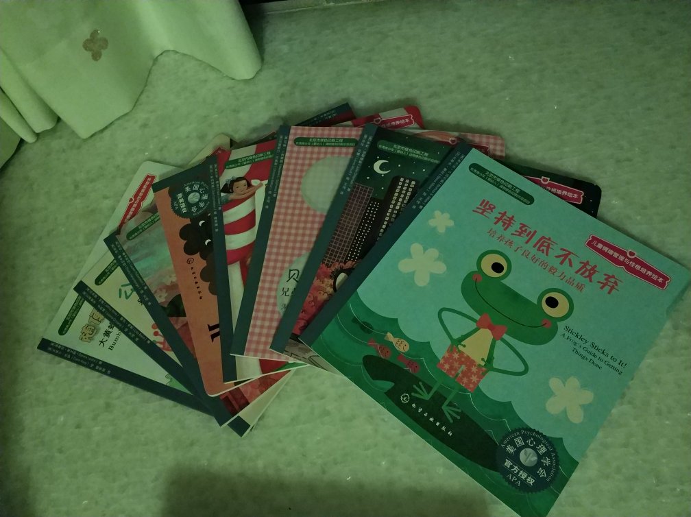 这次购书量大,基本上都是小学生课外书,这些套装的,印刷一点都不马虎,纸张好,内容嘛,要小孩子自己慢慢品读了!反正很赞!!!