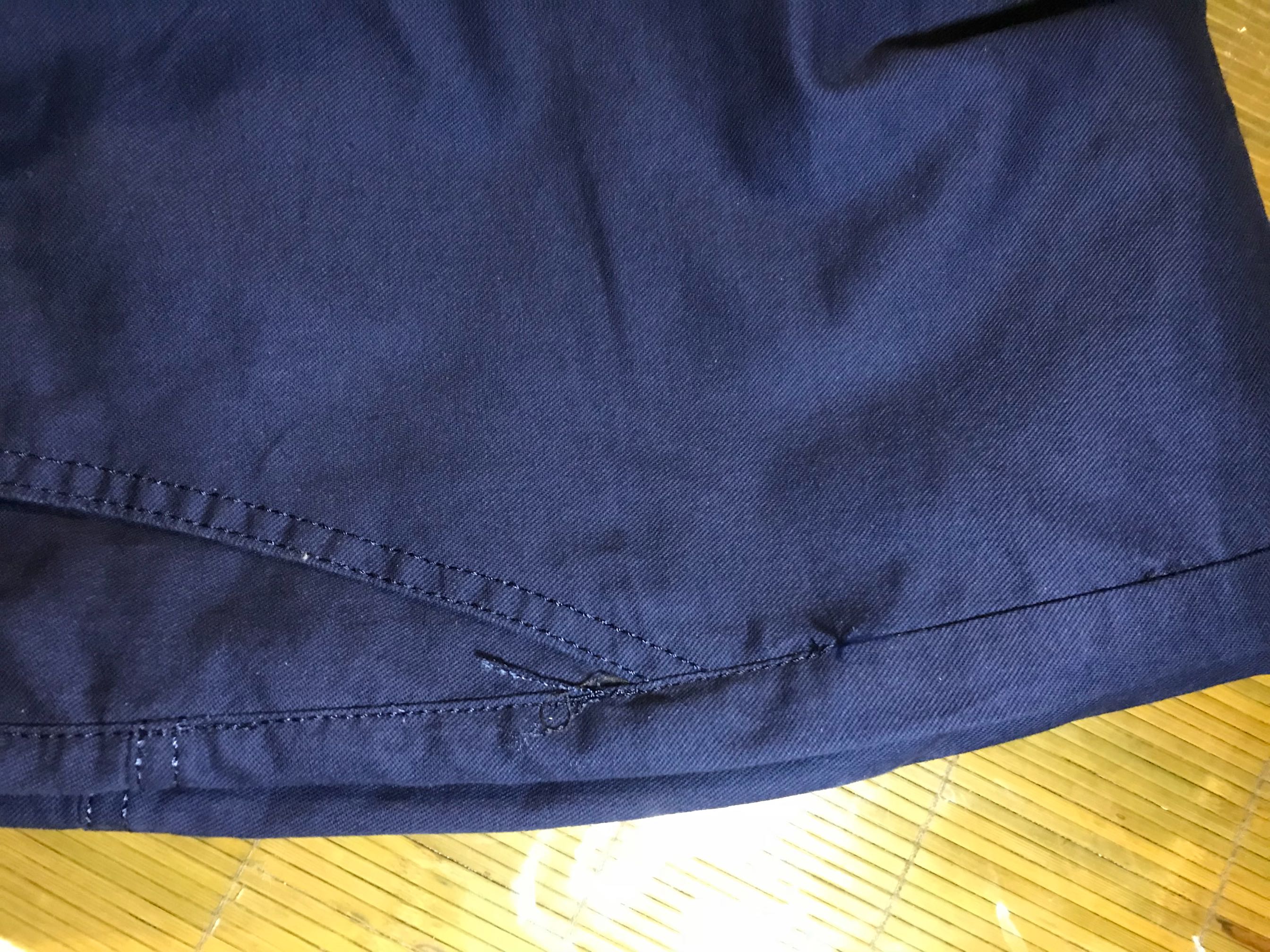 同时买两个品牌的裤子,尺码都一样,结果这款上身后感觉很紧凑,裤子的线头外露太多,其它一切都可以。