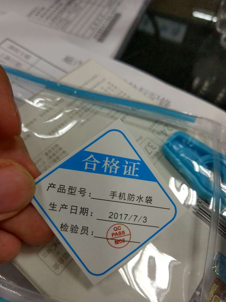 安装时孔都没对准 还把膜损伤了!注意,千万别以为是外力拉掉的 因为膜的孔还没豁口 顺便投诉一下那个02号检验员