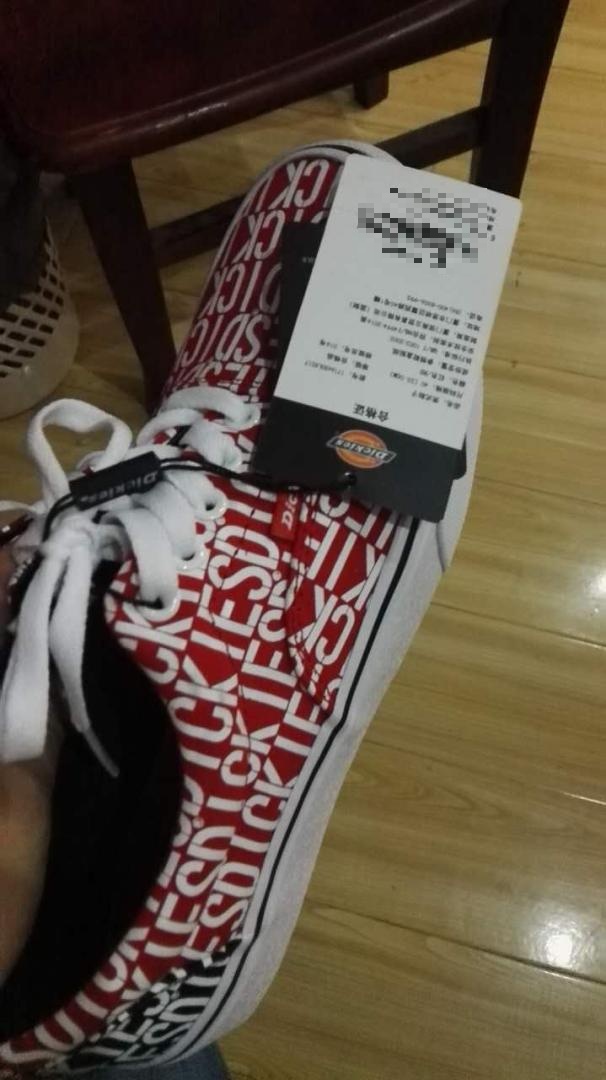 鞋子质量有点差,鞋垫直接拉断了~~