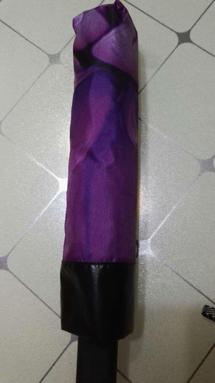 活动买了三把遮阳伞,非常划算,分量轻,质量好,信赖的品质。