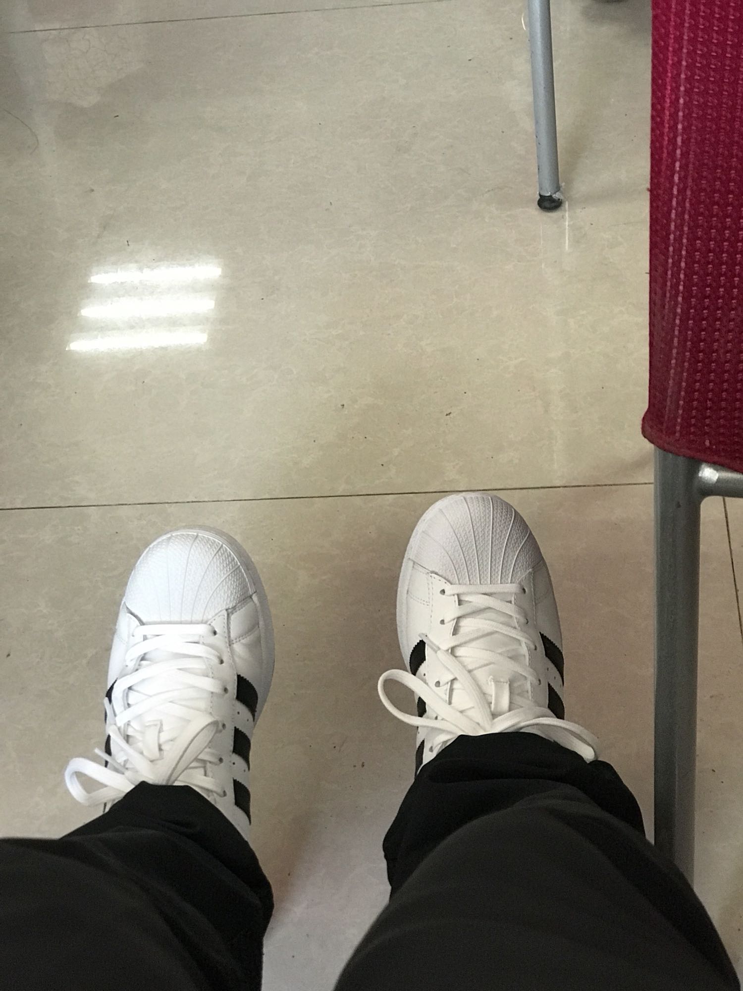 很不错的鞋子,很帅!