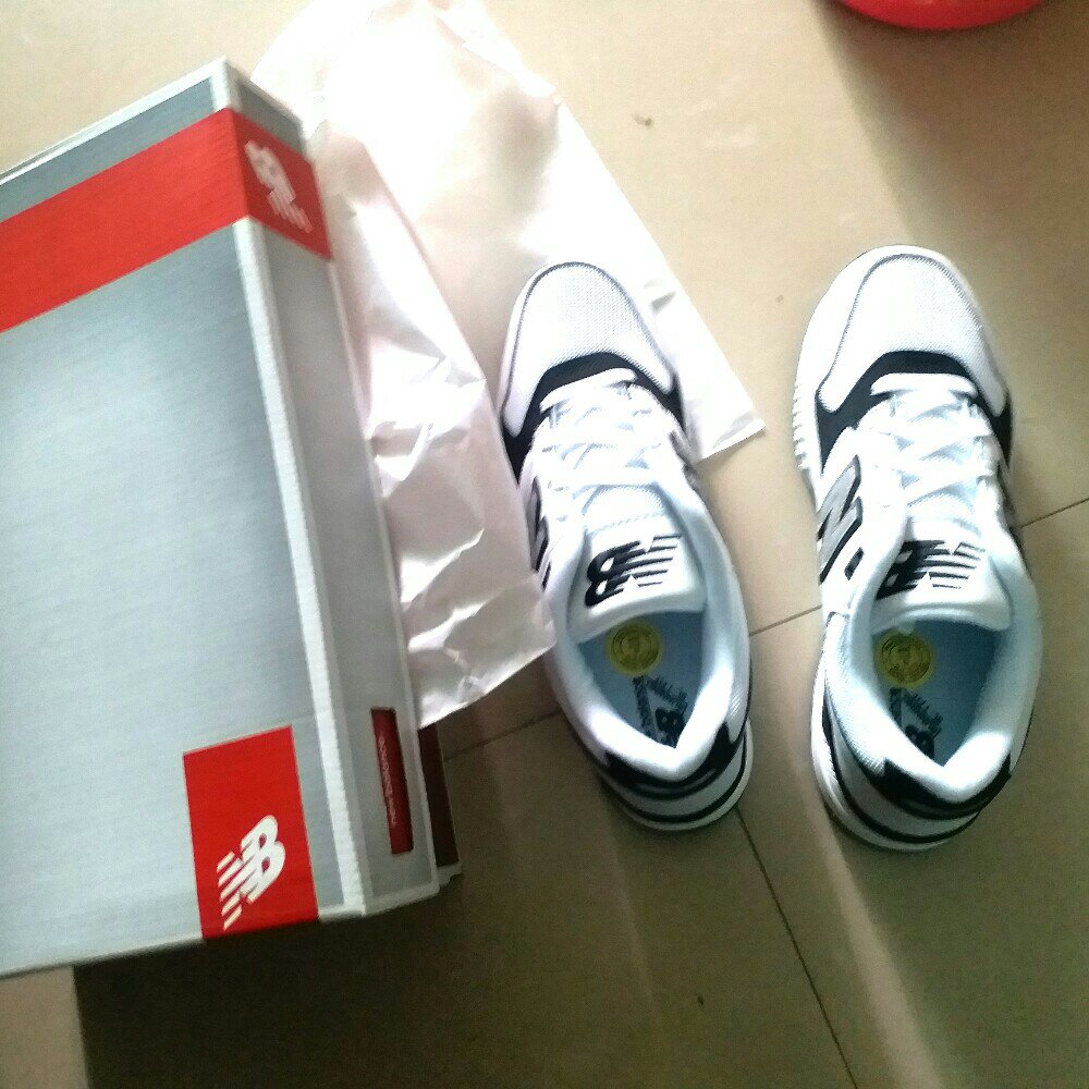 鞋子不错,很喜欢,是新的。大爱。