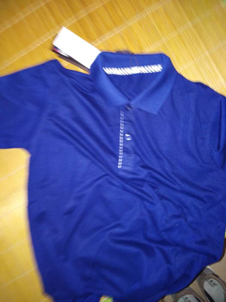 刚好合身,穿起来也比较舒服,好看!比较满意的一放购物,快递哥服务特别好,下雨都还送,怕我衣服弄湿了还帮擦干净