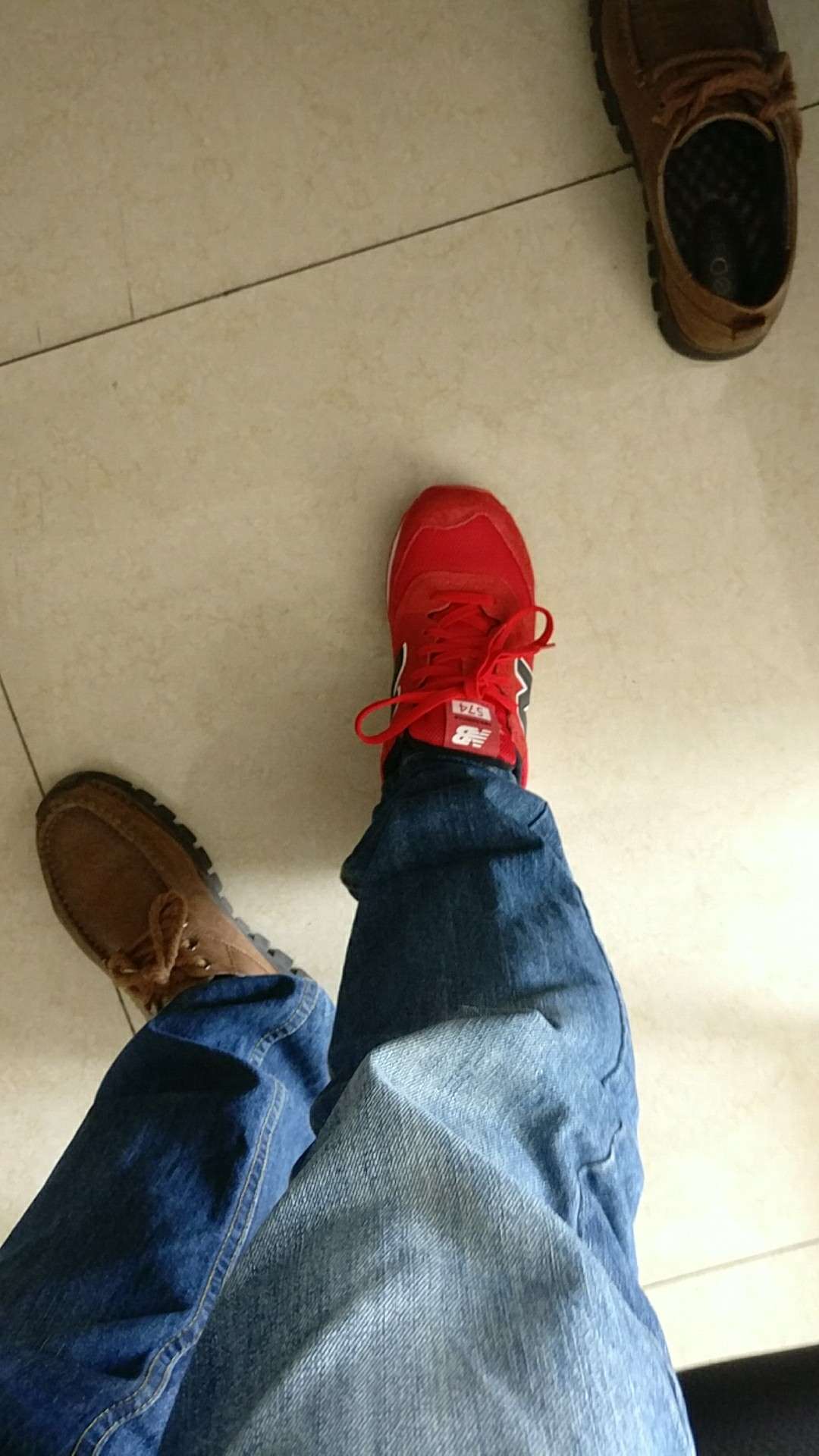 外观看着挺不错,细节也挺好,鞋子上没吊牌是什么情况