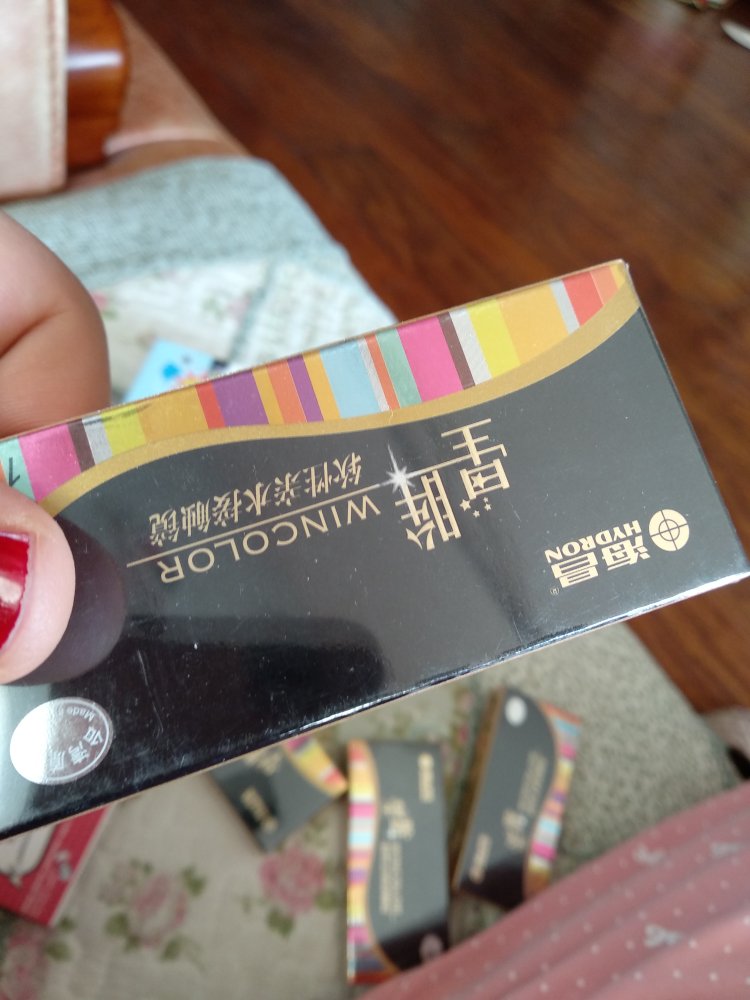 好久就想买个美瞳试试,一次性买了很多!真的超值!
