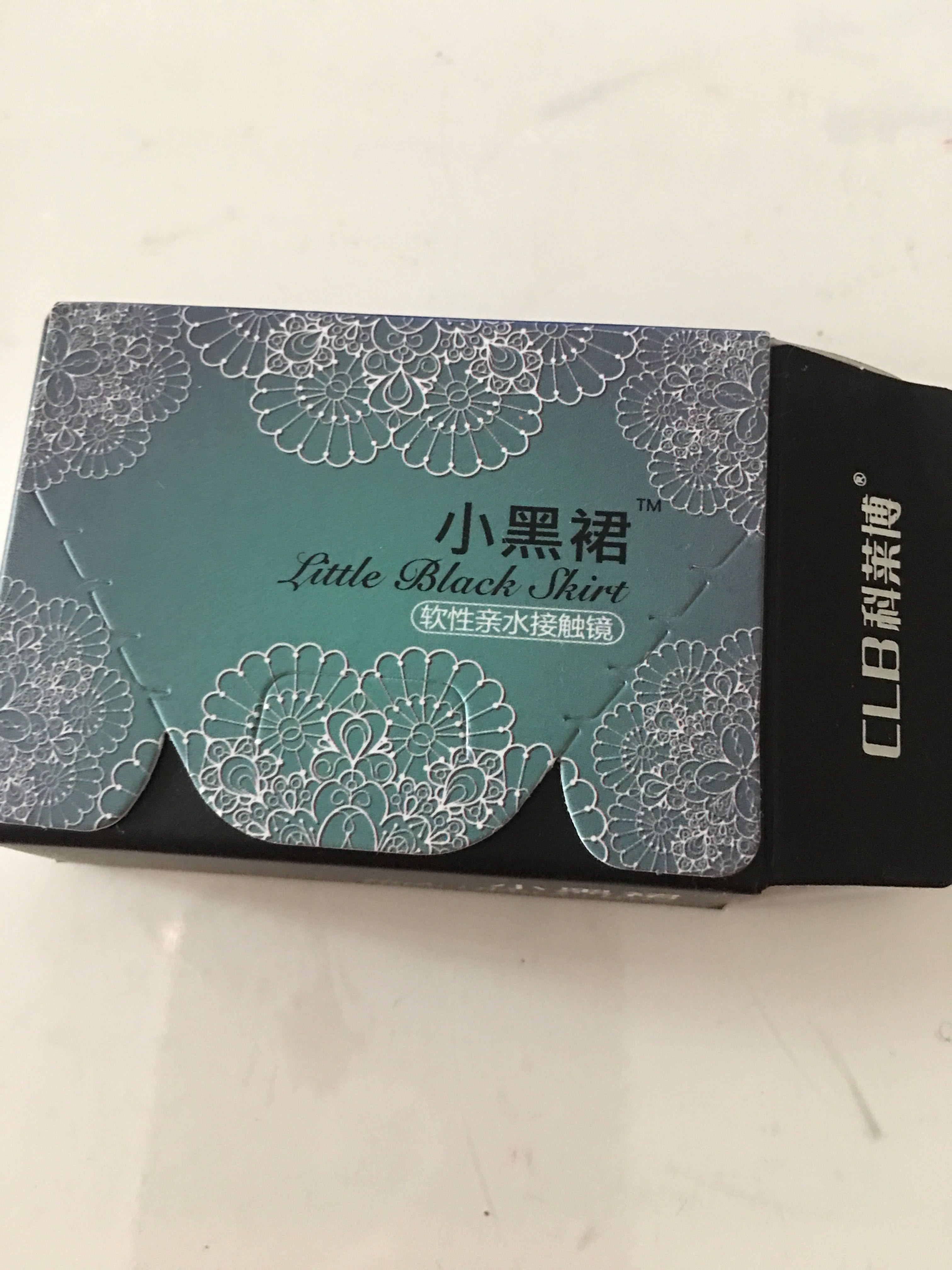 美瞳这款的确不错,带上漂亮大气,棕色比较自然