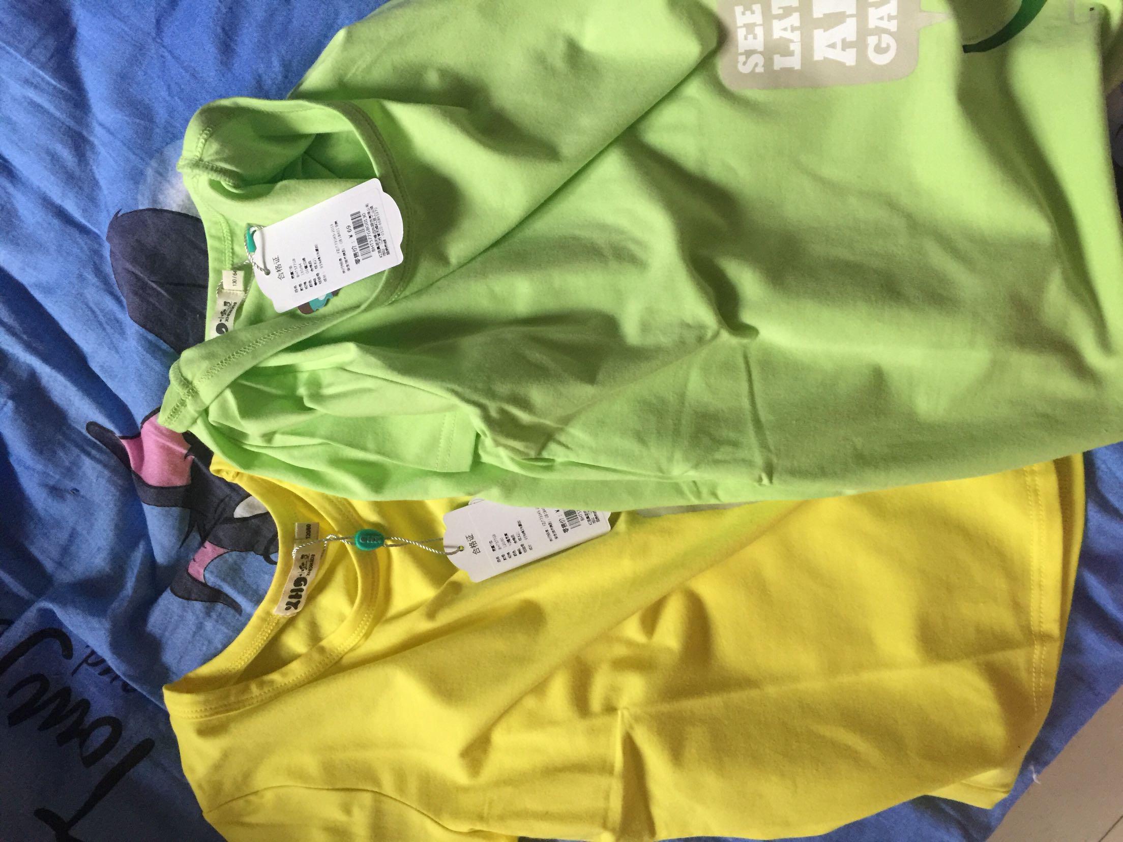 衣服码数偏小,现在的送货太慢,不是所谓的隔天到,下单时说最迟12号到,可事实上并非如此,倘若不是看中送货速度,那还不如上别处网购